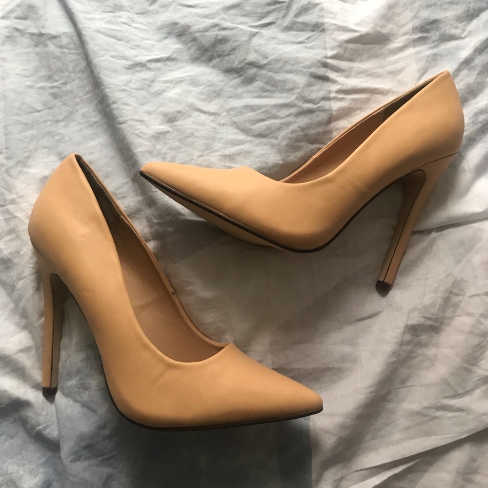 Just Fab Nude pumps